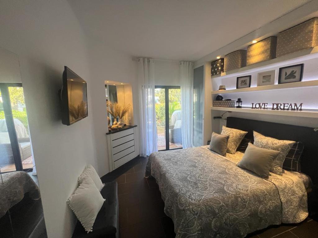 Ferienhaus Ado House *